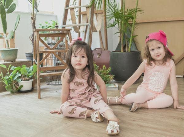 Leopard pink tank top model